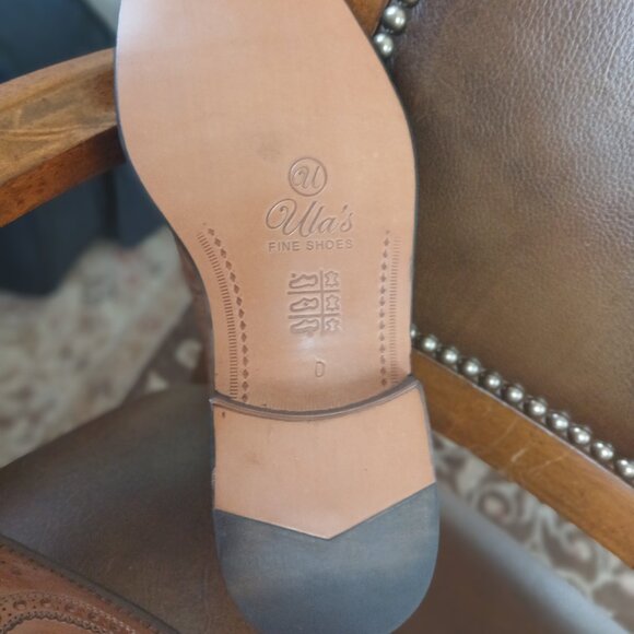 Gorgeous and sturdy mens leather oxfords. - Picture 2 of 6